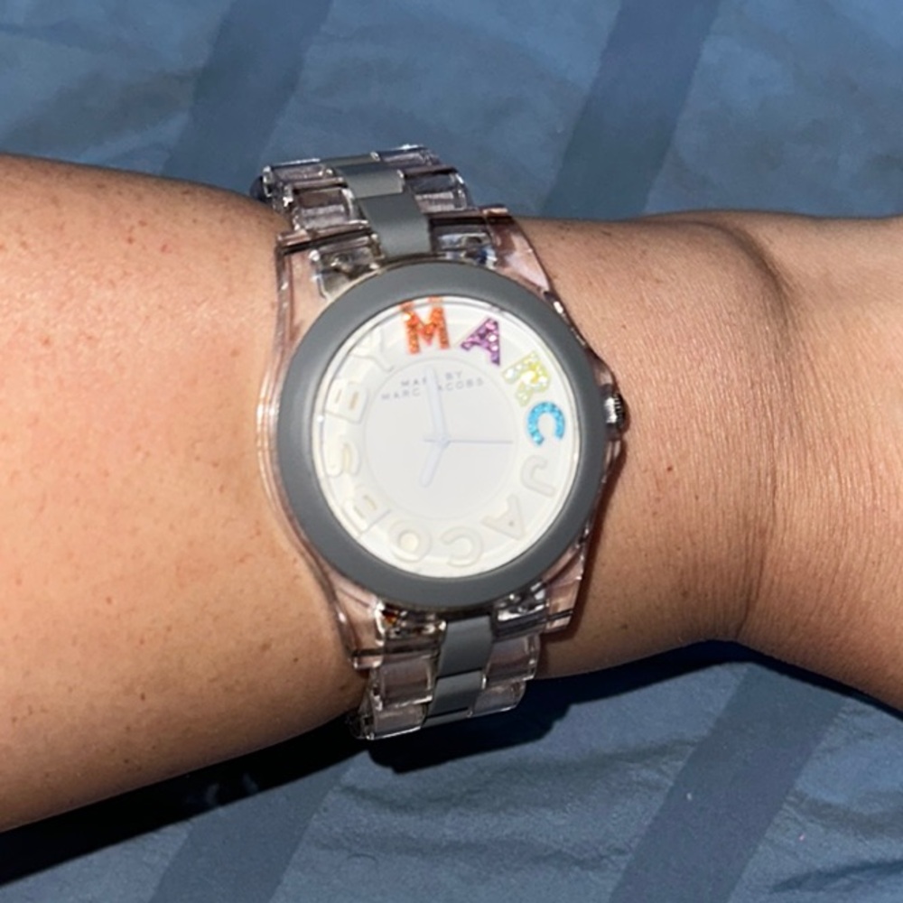 Marc Jacobs Silver watch with Timeless Elegance